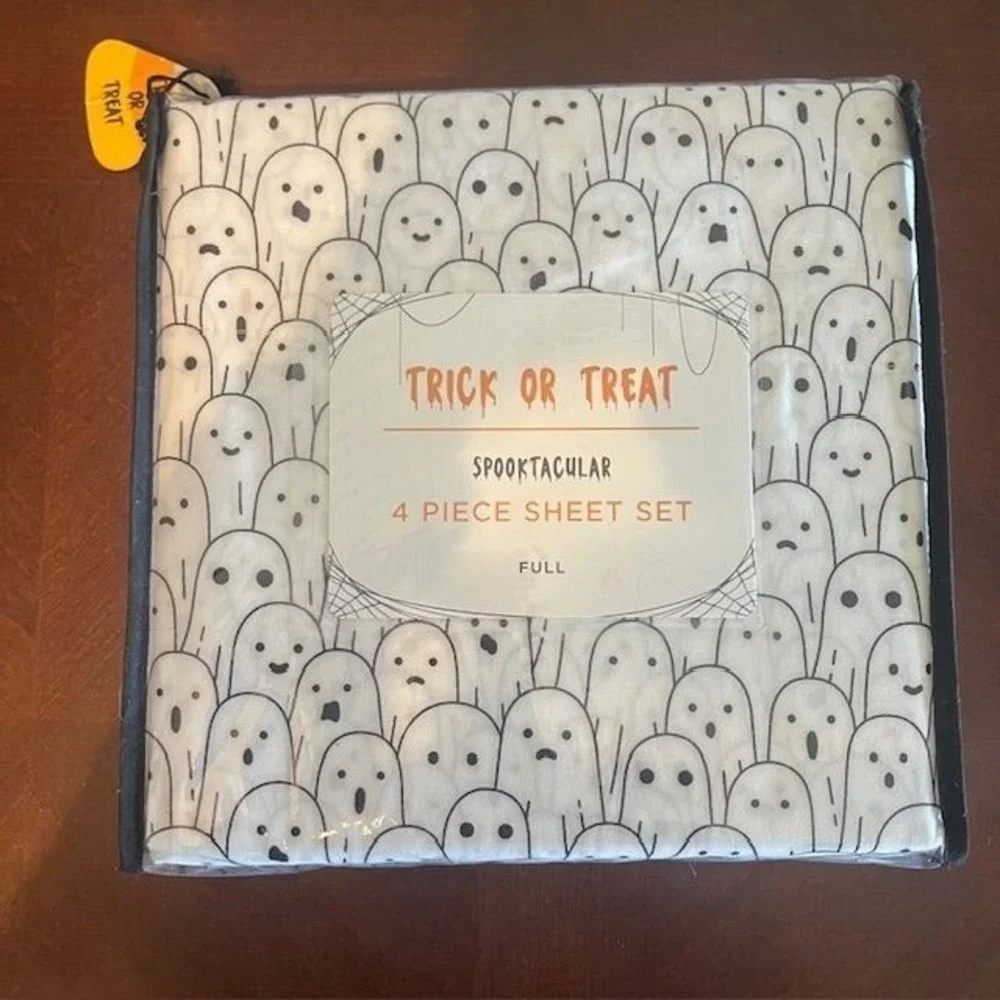 New Trick Or Treat Ghost Print 4-Piece Full Sheet Set Cute Spooky Halloween